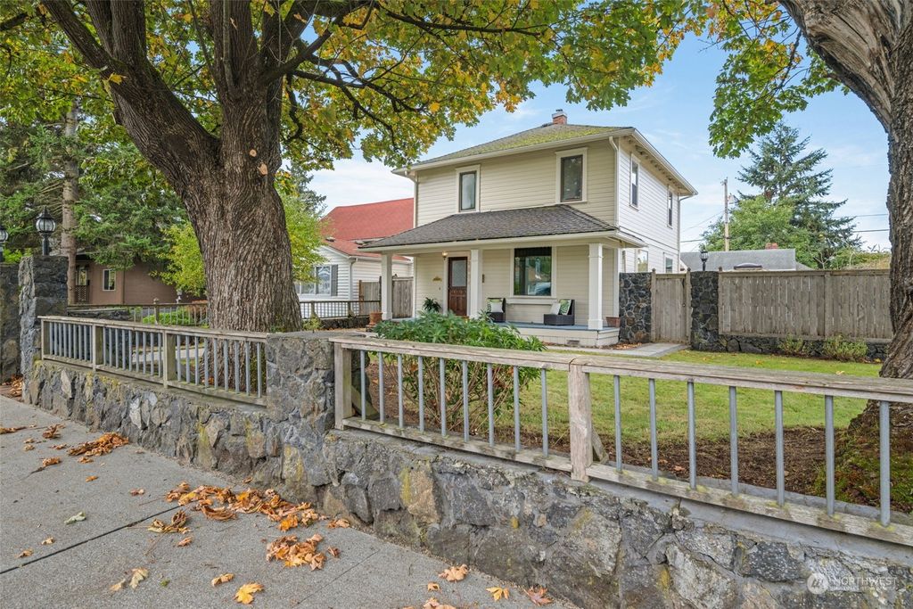 Photo of 1604 Oakes Avenue, Everett, WA 98201 (MLS # 2171245)