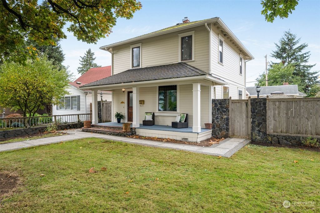 Photo of 1604 Oakes Avenue, Everett, WA 98201 (MLS # 2171245)