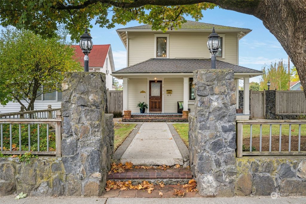 Photo of 1604 Oakes Avenue, Everett, WA 98201 (MLS # 2171245)
