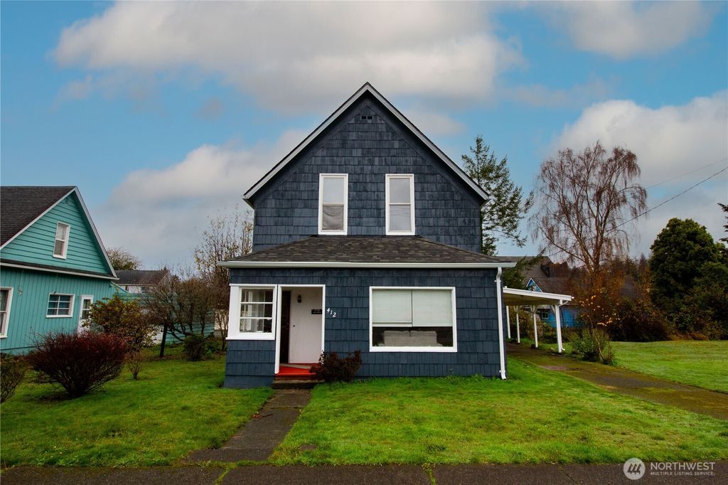 Photo of 412 5th Street, Hoquiam, WA 98550 (MLS # 2459338)