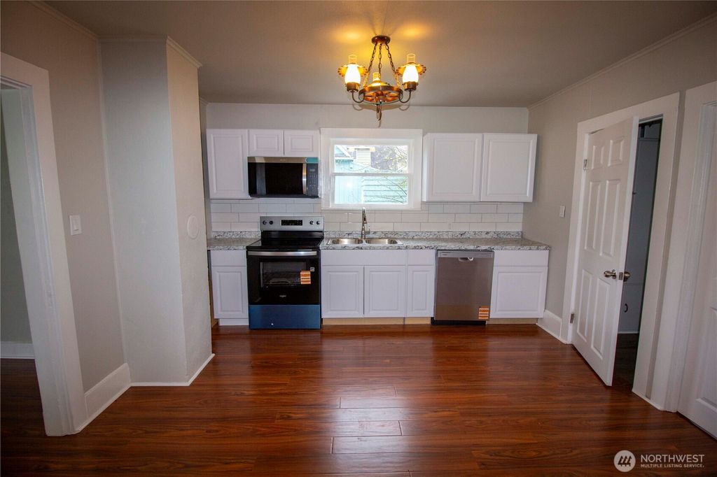 Photo of 412 5th Street, Hoquiam, WA 98550 (MLS # 2459338)