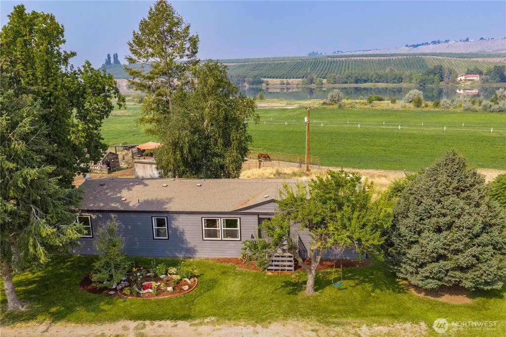 Photo of 26575 HWY 97, Brewster, WA 98812 (MLS # 2563939)
