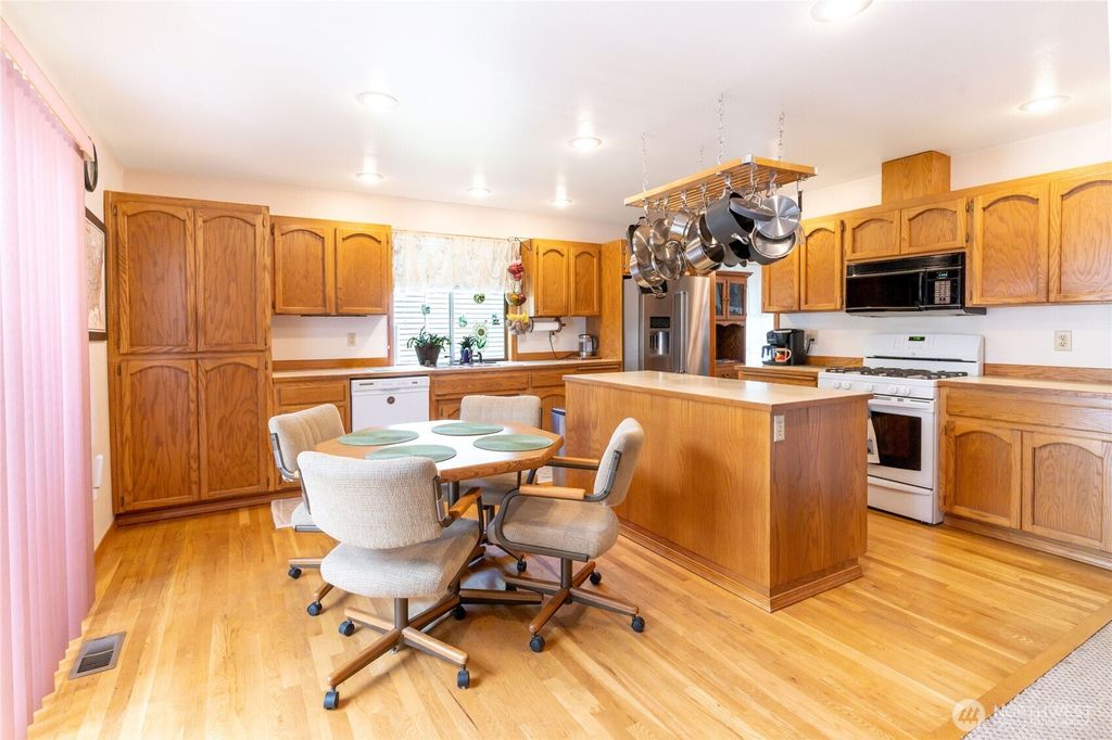 listing image 9365439023636885722