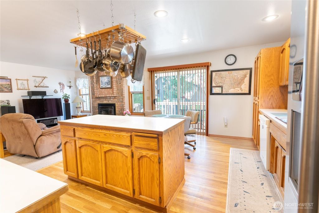 listing image 9369413762988434274