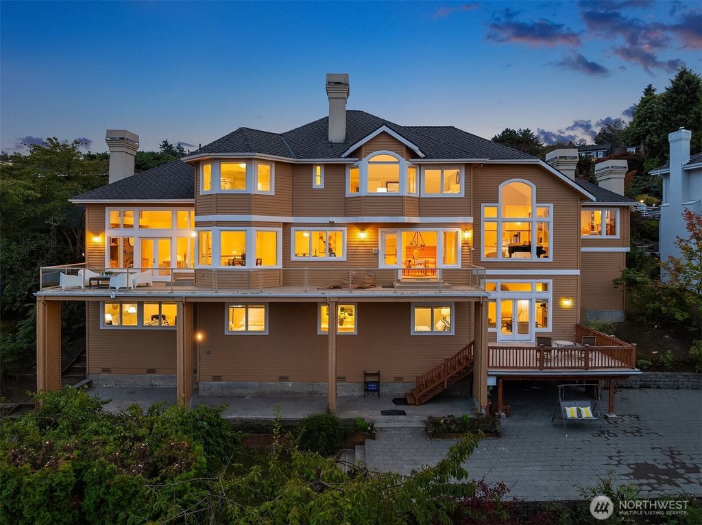 Photo of 8726 Paisley Drive NE, Seattle, WA 98115 (MLS # 2443127)