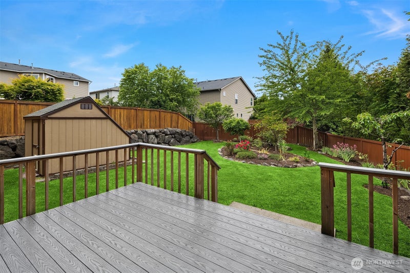 650 NW Nesvik Way