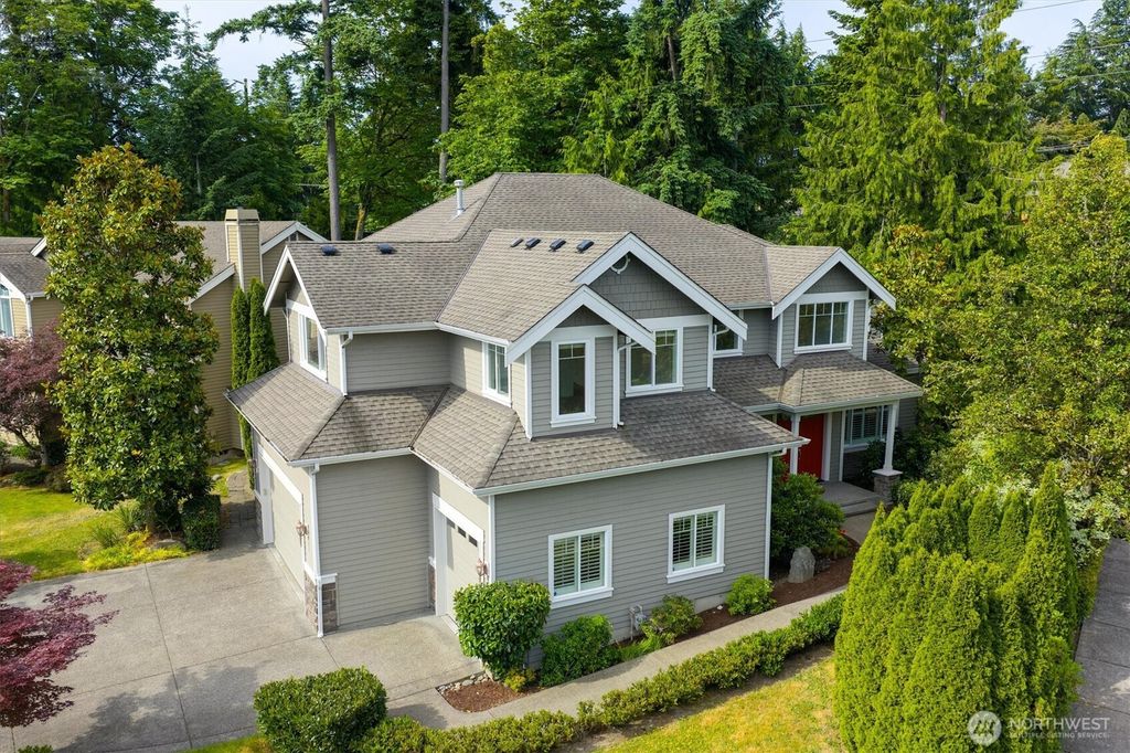 Photo of 1122 140th Avenue SE, Bellevue, WA 98007 (MLS # 2435254)