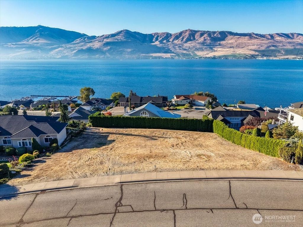 Photo of 109 Apple Avenue, Chelan, WA 98816 (MLS # 2505043)