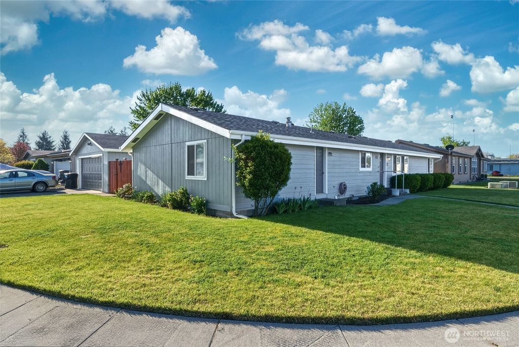 Photo of 1655 SE Hickory Court, College Place, WA 99324 (MLS # 2516097)