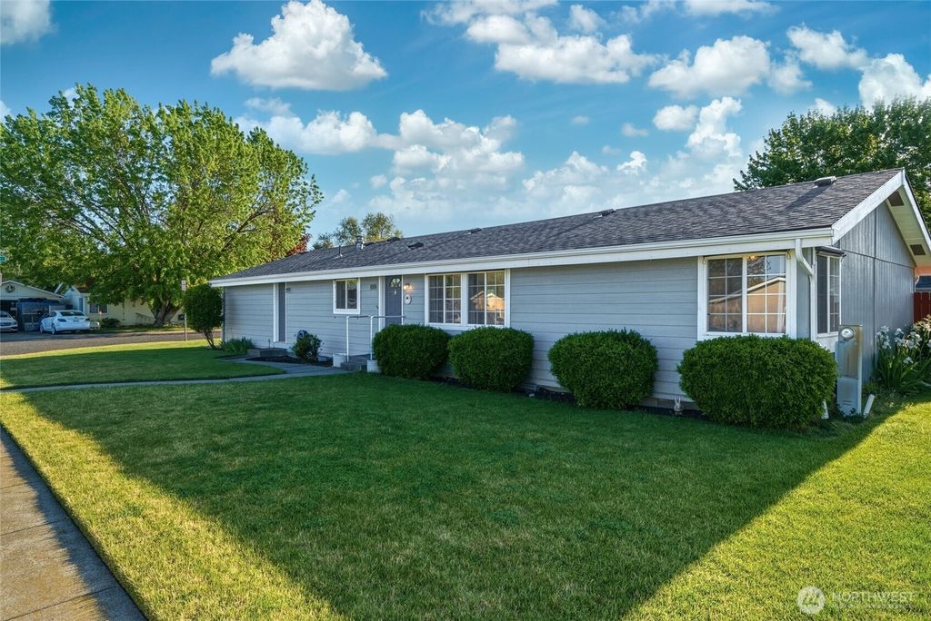 Photo of 1655 SE Hickory Court, College Place, WA 99324 (MLS # 2516097)