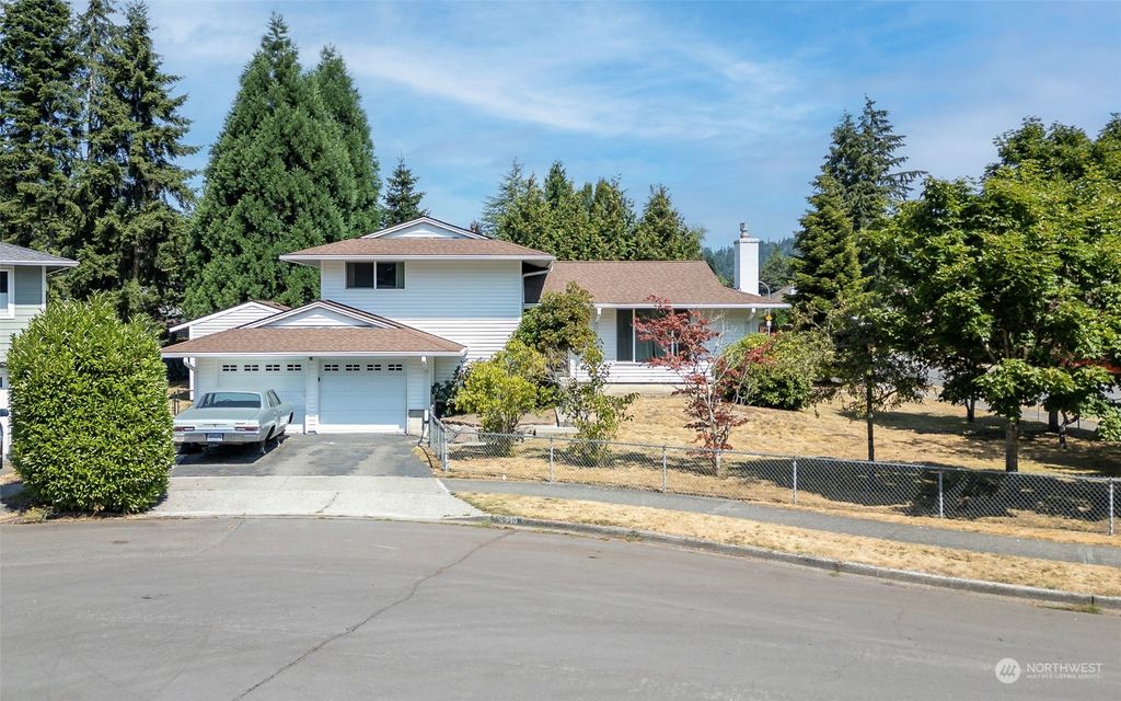 Photo of 4440 NE 23rd Court, Renton, WA 98059 (MLS # 2275276)