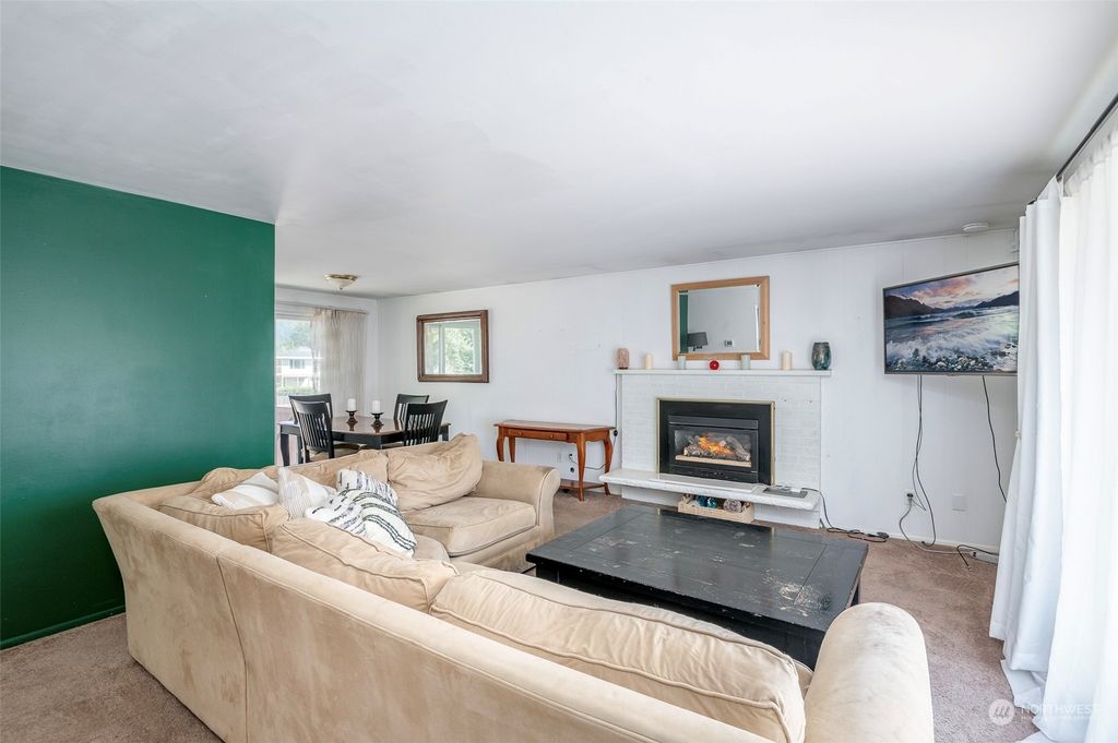 Photo of 4440 NE 23rd Court, Renton, WA 98059 (MLS # 2275276)