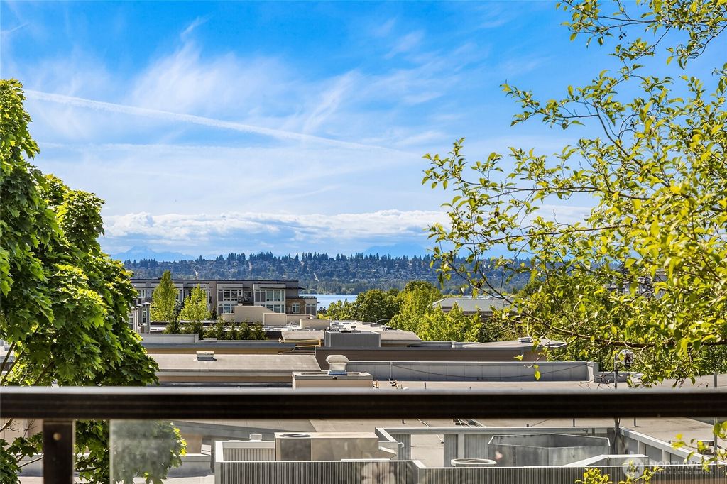 Photo of 410 2nd Avenue S #111, Kirkland, WA 98033 (MLS # 2530458)