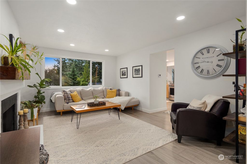 Photo of 6109 NE 203rd Street, Kenmore, WA 98028 (MLS # 2039049)