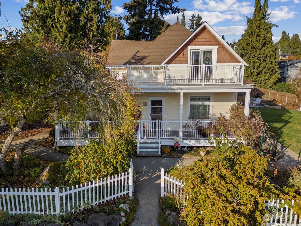 Photo of 304 S 216th Street, Des Moines, WA 98198 (MLS # 2308367)