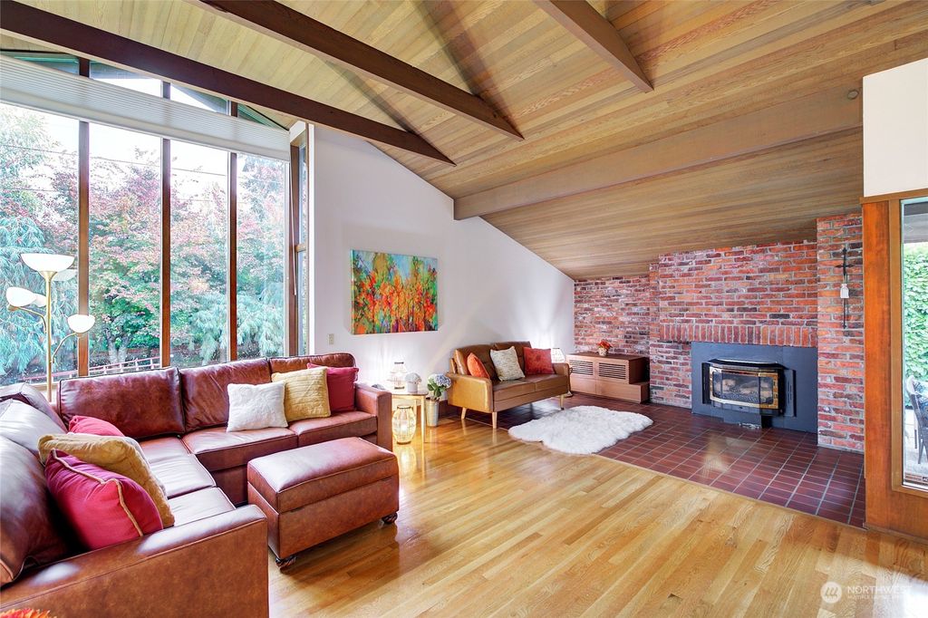 Photo of 14020 37th Avenue NE, Seattle, WA 98125 (MLS # 2179150)