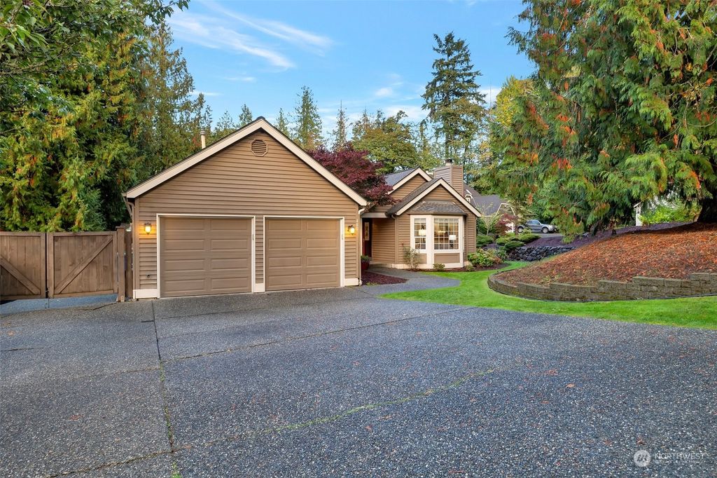 Photo of 480 Indigo Place NW, Issaquah, WA 98027 (MLS # 2169109)
