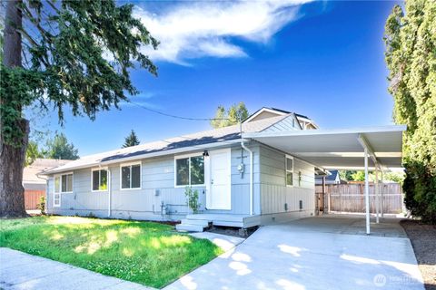 Photo of 2807 NE 16th Street, Renton, WA 98056 (MLS # 2435839) Photo of 2807 NE 16th Street, Renton, WA 98056 (MLS # 2435839)
