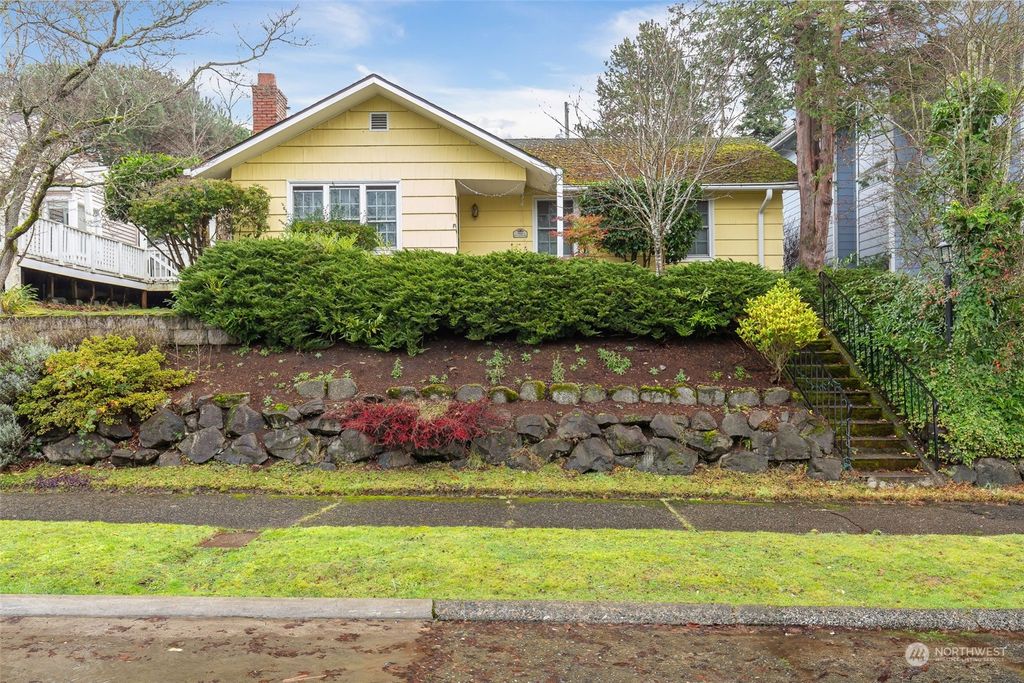 Photo of 5810 57th Avenue NE, Seattle, WA 98105 (MLS # 2320509)