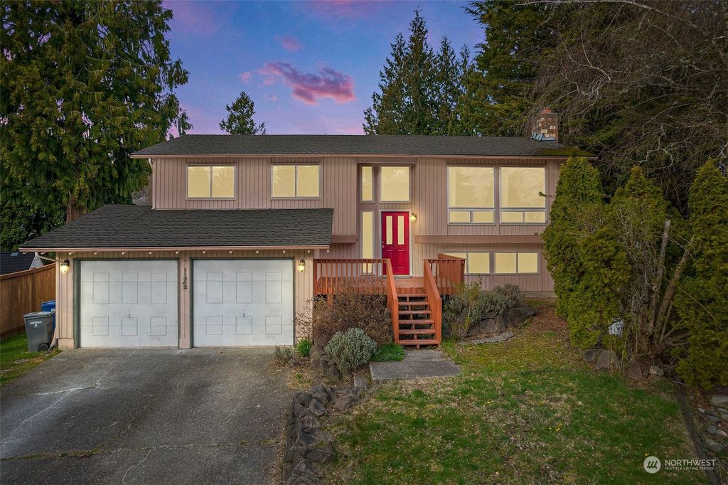 Photo of 11242 SE 321st Place, Auburn, WA 98092 (MLS # 2051987)
