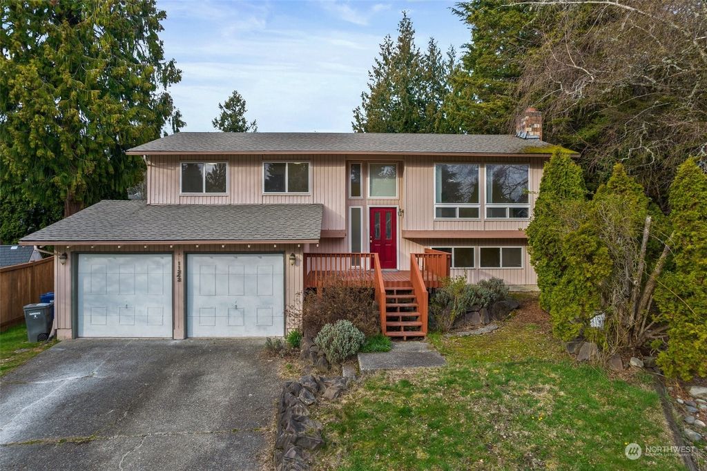Photo of 11242 SE 321st Place, Auburn, WA 98092 (MLS # 2051987)