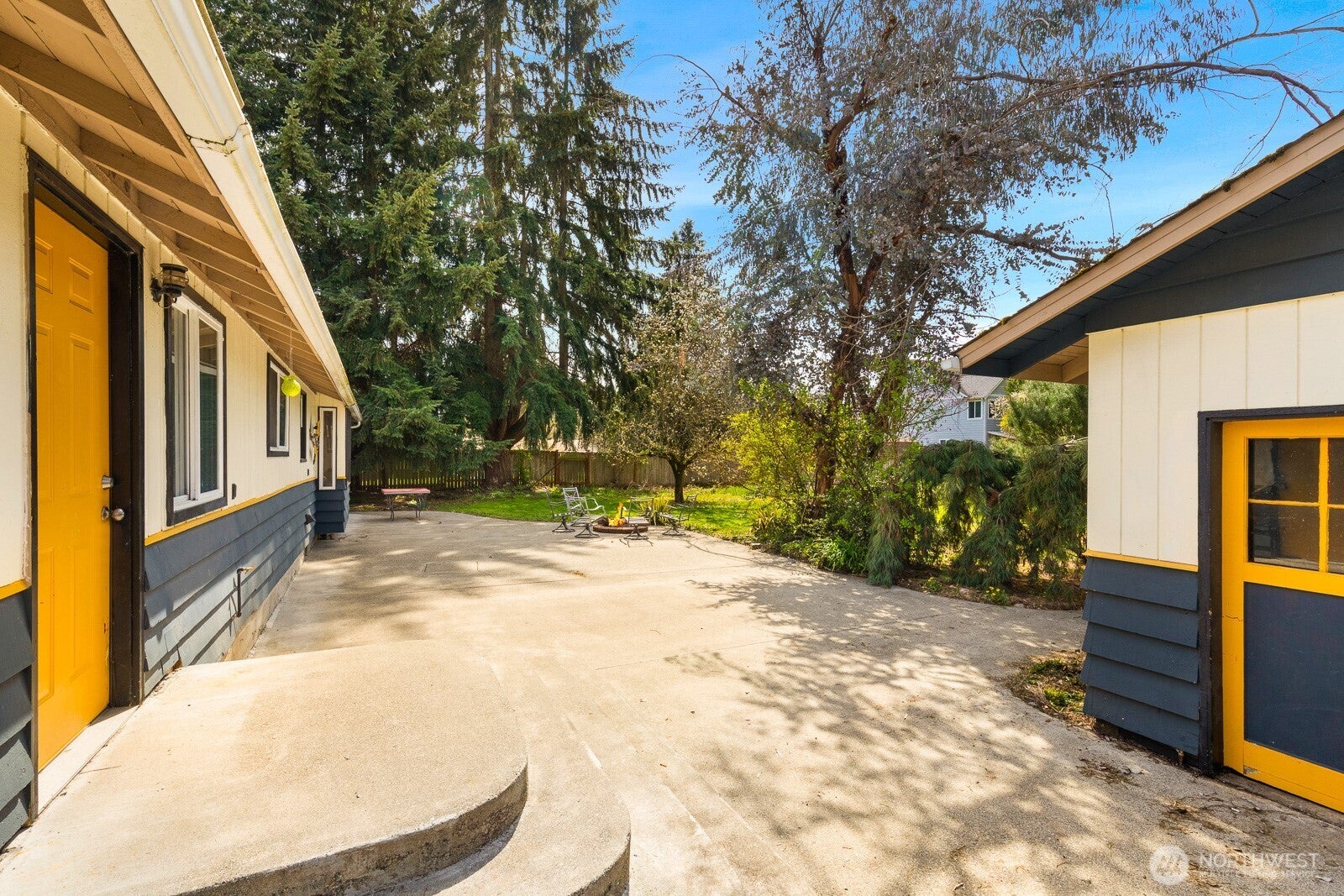 11122 Angeline Road E