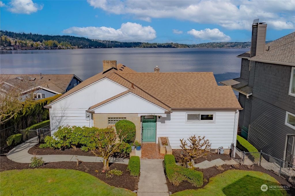Photo of 17612 SE 40th Place, Bellevue, WA 98008 (MLS # 2207729)