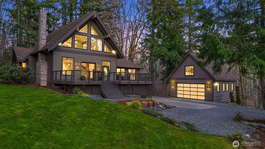 Photo of 25112 SE 17th Street, Sammamish, WA 98075 (MLS # 2541526)