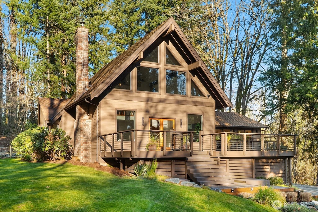 Photo of 25112 SE 17th Street, Sammamish, WA 98075 (MLS # 2541526)