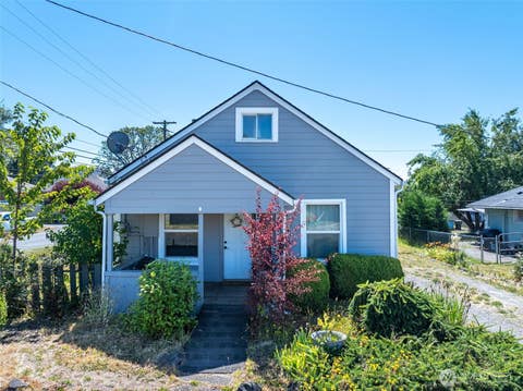 Photo of 117 SW 12th Street, Chehalis, WA 98532 (MLS # 2556248)