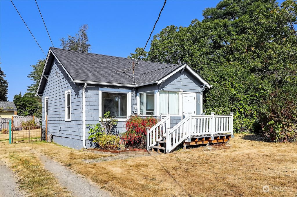 Photo of 1322 SW 160th Street, Burien, WA 98166 (MLS # 1983383)