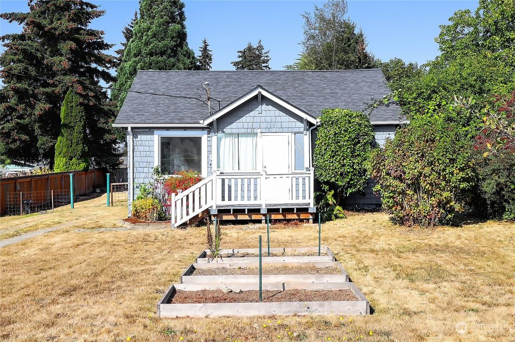 Photo of 1322 SW 160th Street, Burien, WA 98166 (MLS # 1983383)