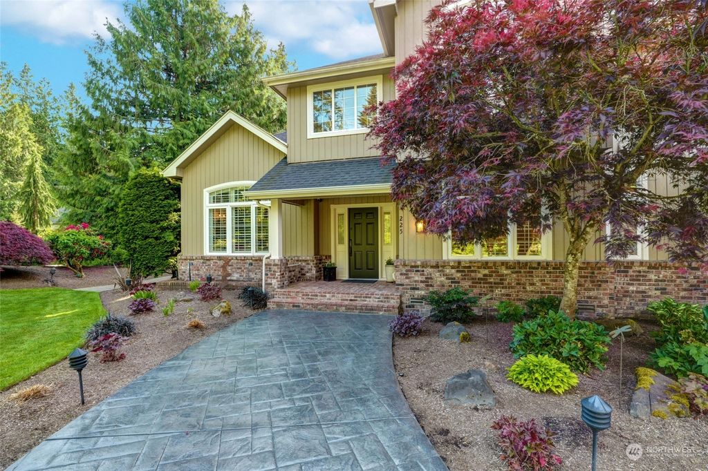 Photo of 225 225th Avenue NE, Sammamish, WA 98074 (MLS # 2236794)