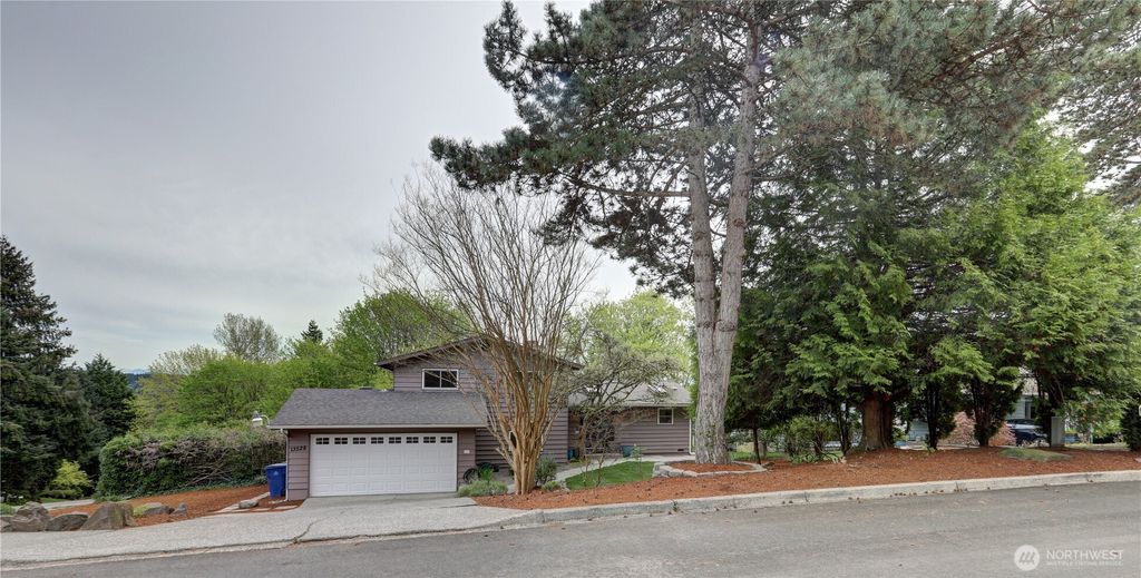 Photo of 13528 95th Avenue NE, Kirkland, WA 98034 (MLS # 2511440)
