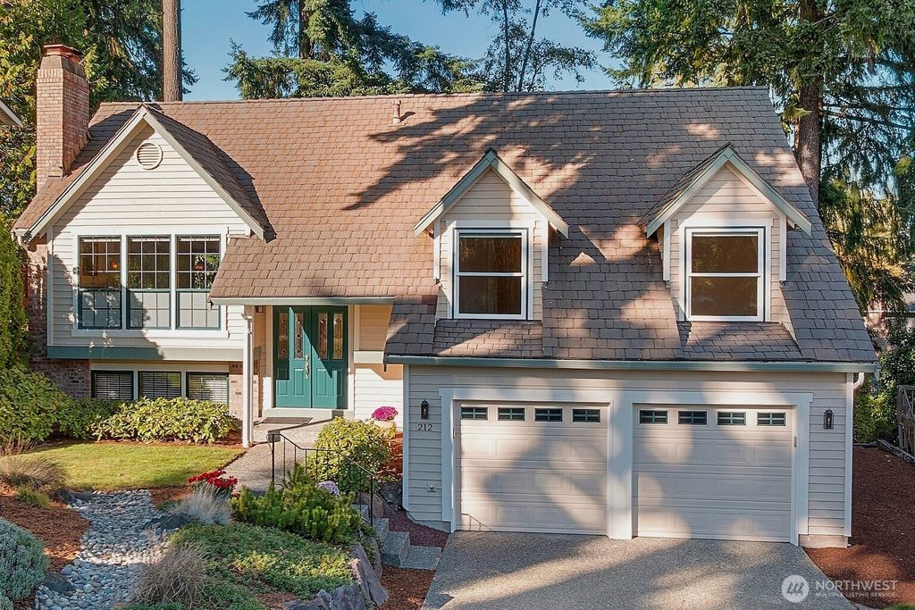 Photo of 212 SW 327th Place, Federal Way, WA 98023 (MLS # 2441994)