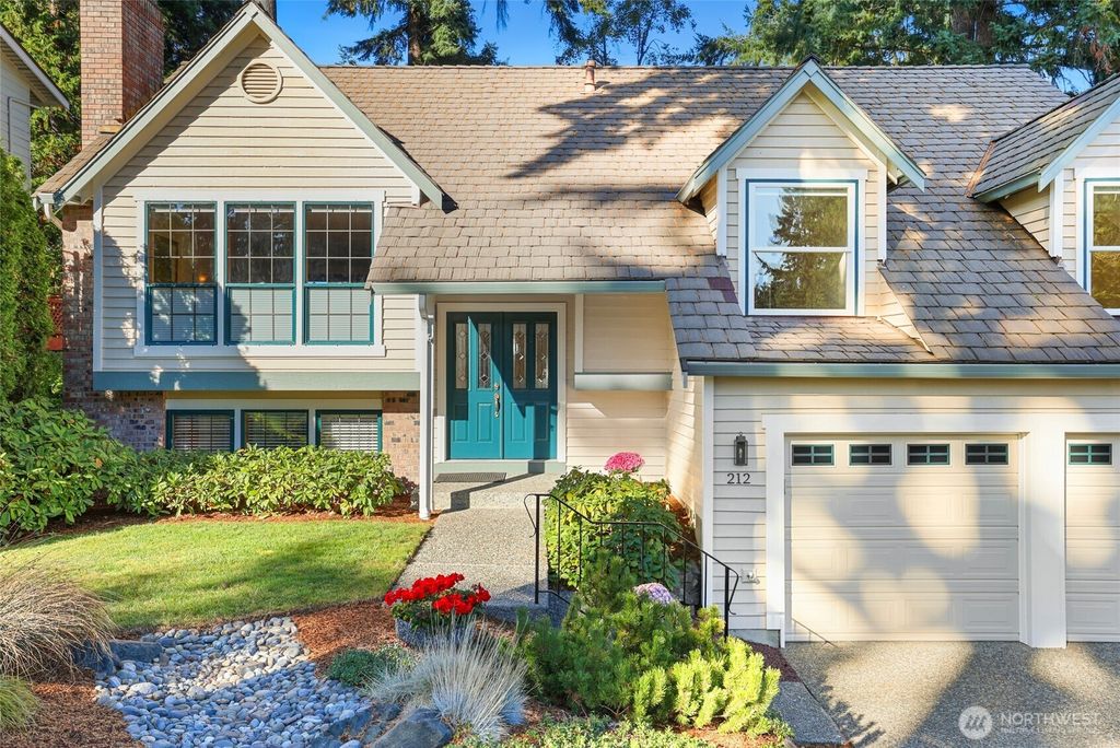 Photo of 212 SW 327th Place, Federal Way, WA 98023 (MLS # 2441994)