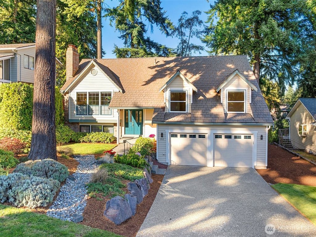 Photo of 212 SW 327th Place, Federal Way, WA 98023 (MLS # 2441994)