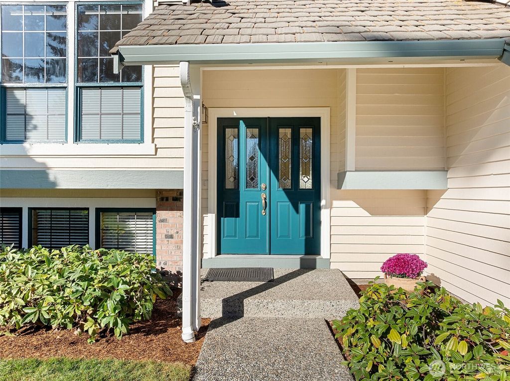 Photo of 212 SW 327th Place, Federal Way, WA 98023 (MLS # 2441994)