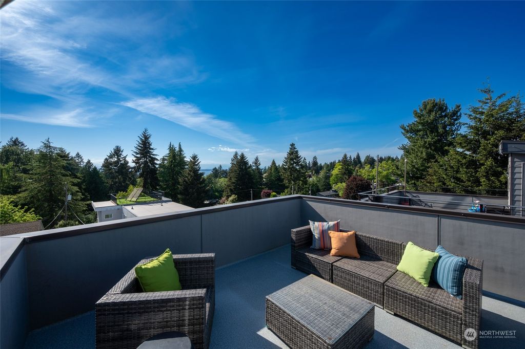 Photo of 9407 35th Avenue SW #B, Seattle, WA 98126 (MLS # 2250334)