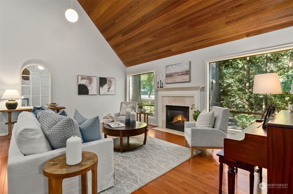 Photo of 3207 211th Avenue NE, Sammamish, WA 98074 (MLS # 1986608)