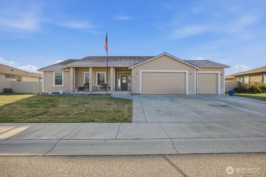 Photo of 6304 Turf Paradise Drive, Pasco, WA 99301 (MLS # 2464482)