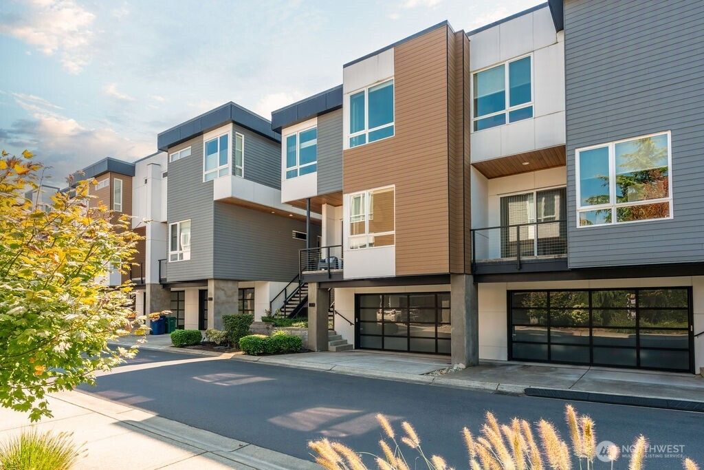 Photo of 205 4th Court S #13, Kirkland, WA 98033 (MLS # 2423395)