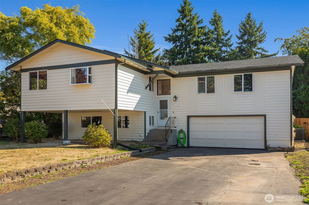 Photo of 25322 32nd Place S, Kent, WA 98032 (MLS # 2447208)