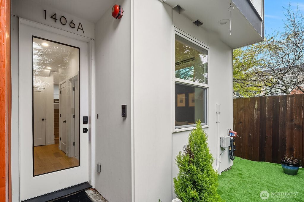 Photo of 1406 21st Avenue #A, Seattle, WA 98122 (MLS # 2501389)