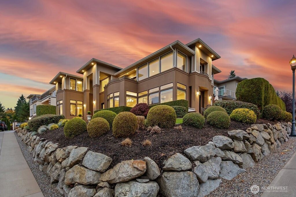 Photo of 7404 117th Place Pl SE, Newcastle, WA 98056 (MLS # 2460387)