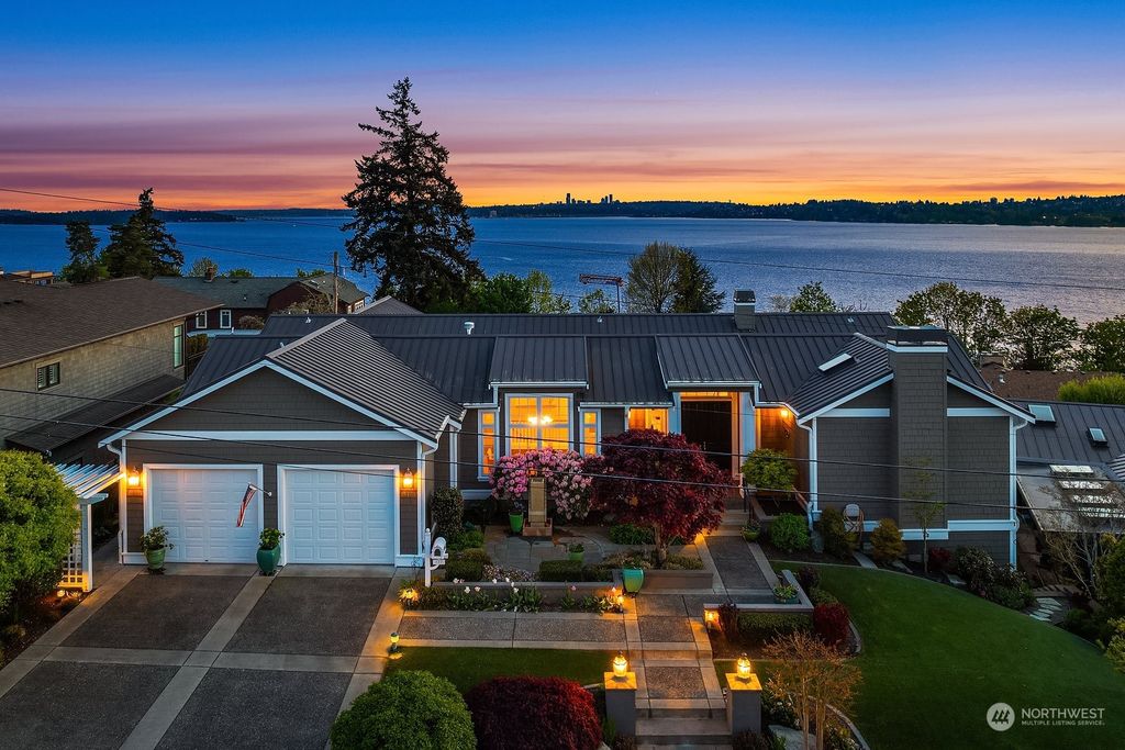 Photo of 517 10th Avenue W, Kirkland, WA 98033 (MLS # 2228194)