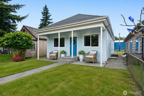 Photo of 2006 Sumner Avenue, Hoquiam, WA 98550 (MLS # 2524855)
