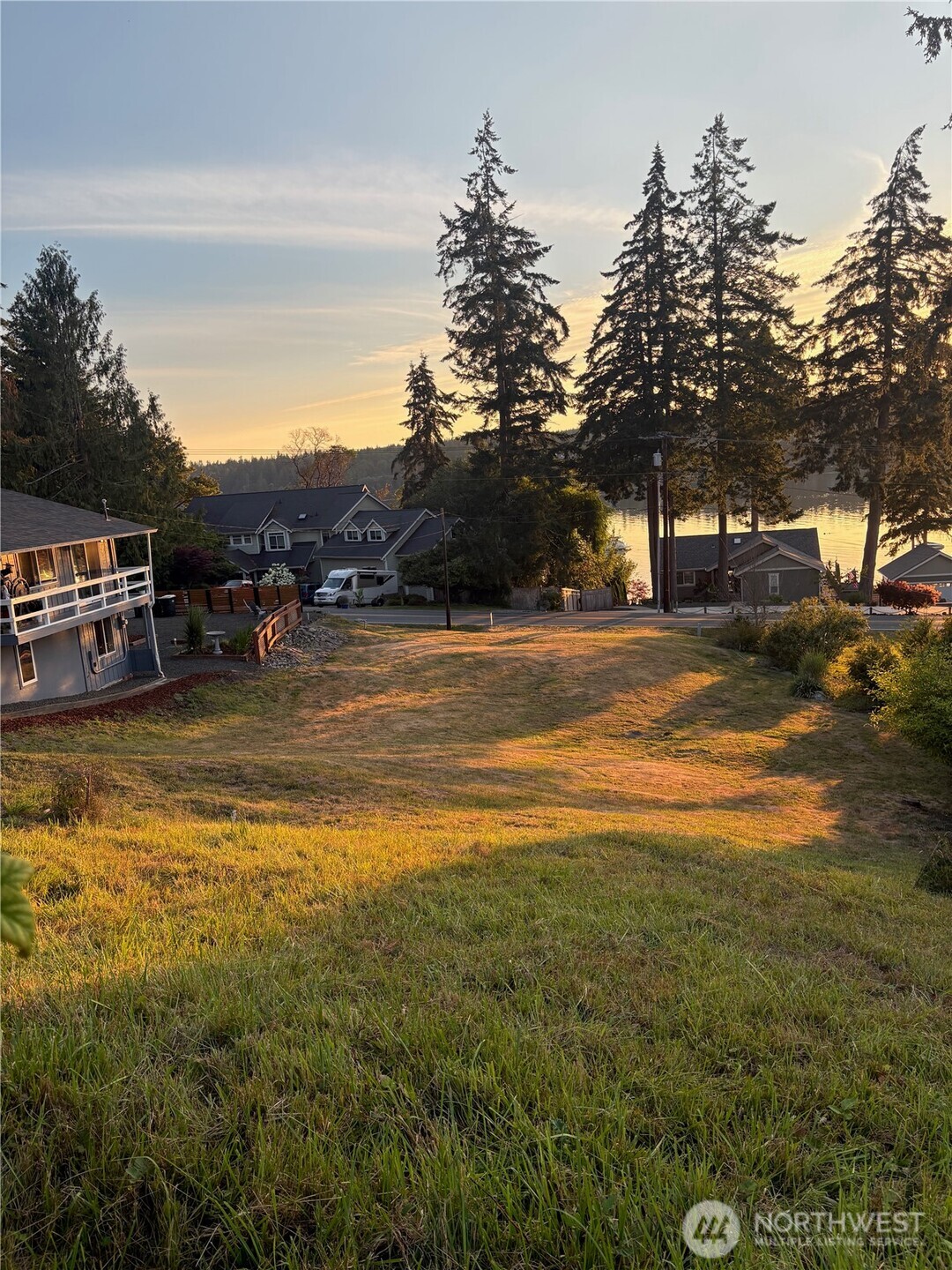 10142 Steamboat Island Road NW