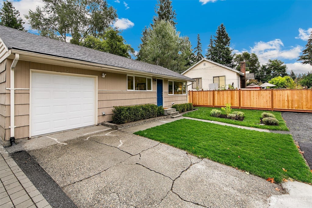 Photo of 1520 NE 147th Street, Shoreline, WA 98155 (MLS # 2576822)