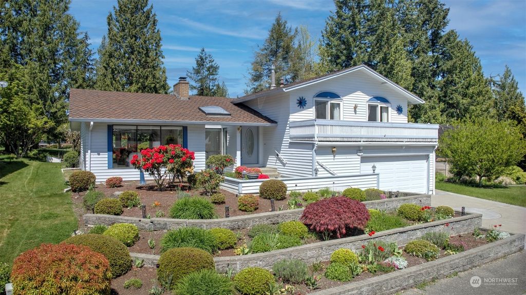 Photo of 14806 SE 172nd Place, Renton, WA 98058 (MLS # 2066594)